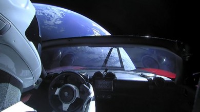 Roadster อยู่ไหน? มาติดตามการท่องอวกาศของรถ Roadster และ Starman ที่ถูกปล่อยจากจรวด Falcon Heavy