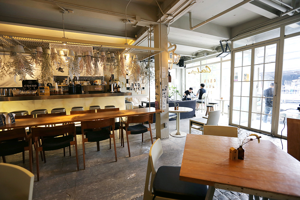 แวะหลบฝนในบ้านโพรงกระต่ายหลังใหม่ ที่ Casa Lapin X Badmotel